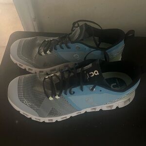 On Running Women's Cloud Sneaker - Light Blue / Gray